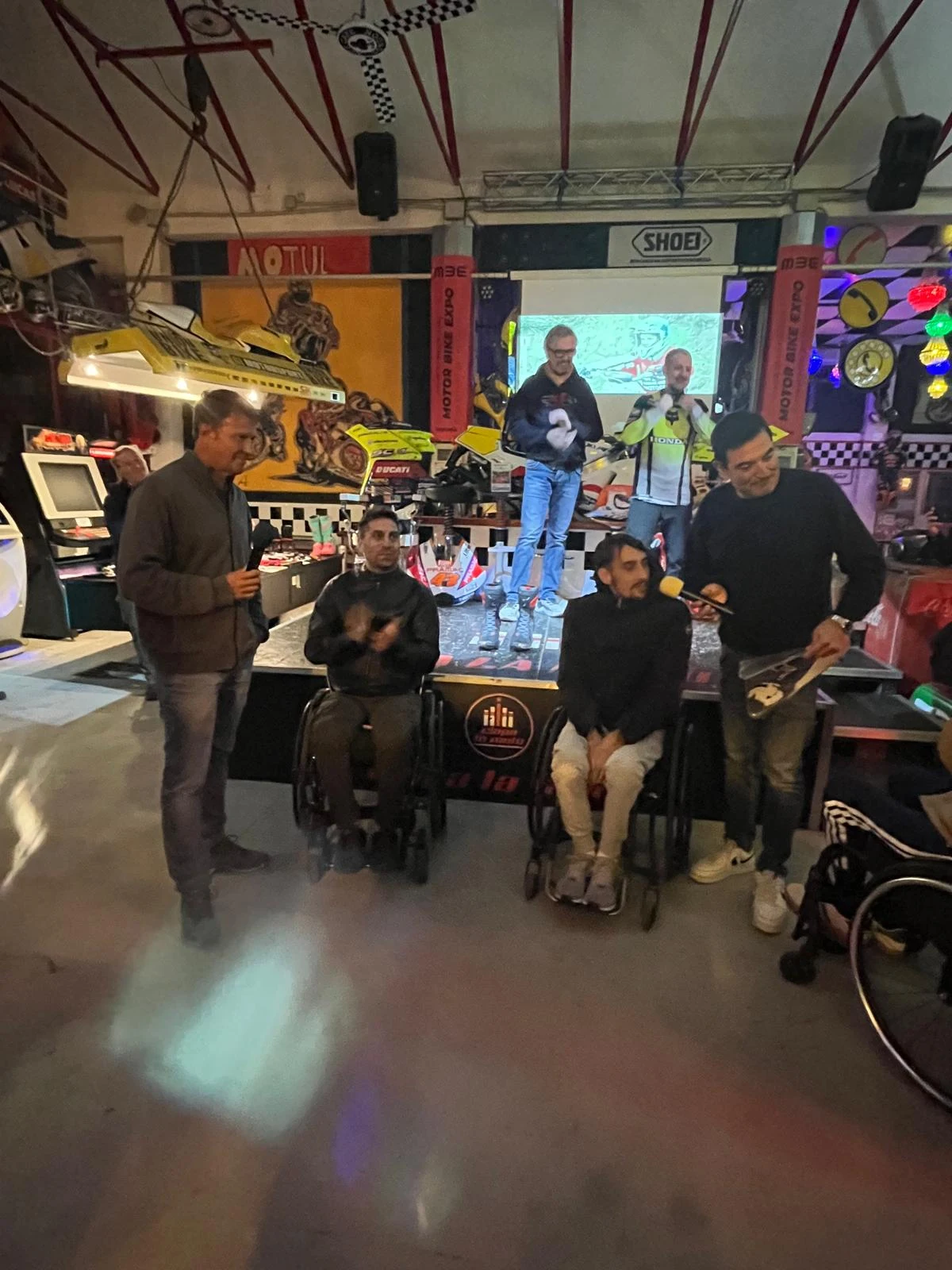 Un incontro solidale con Max Giusti e i ragazzi in carrozzina